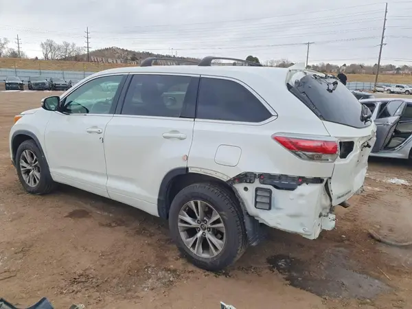 5TDBKRFH8GS335082 2016 TOYOTA HIGHLANDER - Image 2