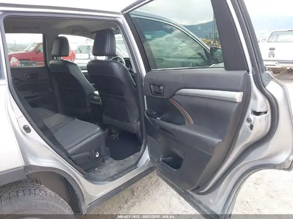 5TDBKRFH8GS339231 2016 TOYOTA HIGHLANDER - Image 8