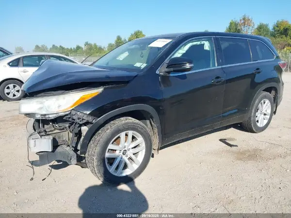 5TDBKRFH9GS227490 2016 TOYOTA HIGHLANDER - Image 2