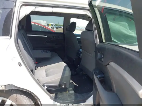 5TDBKRFH9GS256486 2016 TOYOTA HIGHLANDER - Image 8