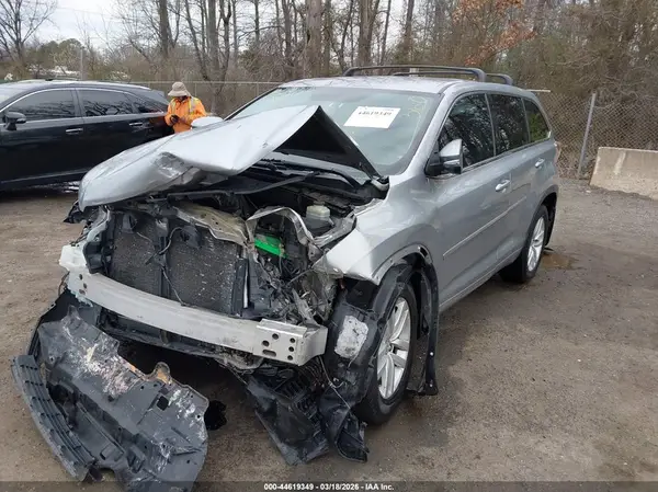 5TDBKRFH9GS266158 2016 TOYOTA HIGHLANDER - Image 2