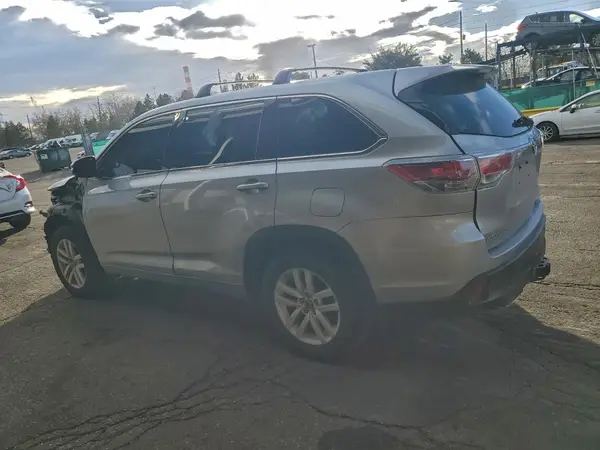 5TDBKRFH9GS267620 2016 TOYOTA HIGHLANDER - Image 2