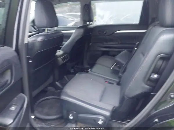 5TDBKRFH9GS280061 2016 TOYOTA HIGHLANDER - Image 8