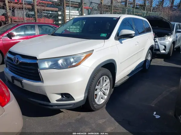 5TDBKRFH9GS282084 2016 TOYOTA HIGHLANDER - Image 2