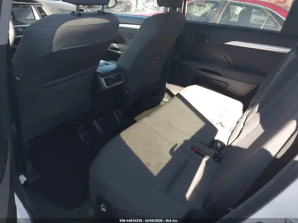 5TDBKRFH9GS282084 2016 TOYOTA HIGHLANDER - Image 8