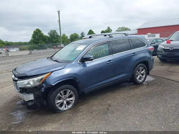 5TDBKRFH9GS325449 2016 TOYOTA HIGHLANDER - Image 2