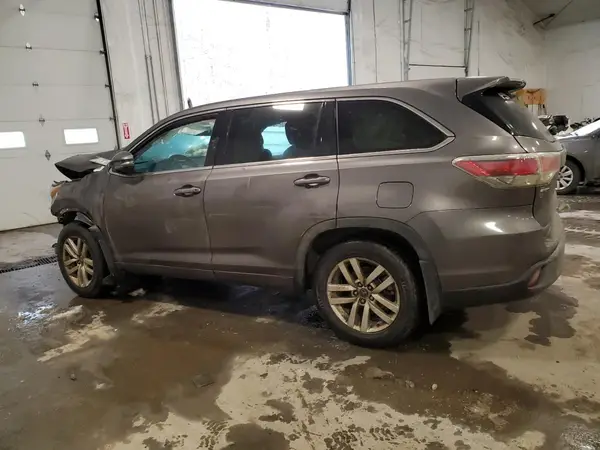 5TDBKRFH9GS351842 2016 TOYOTA HIGHLANDER - Image 2