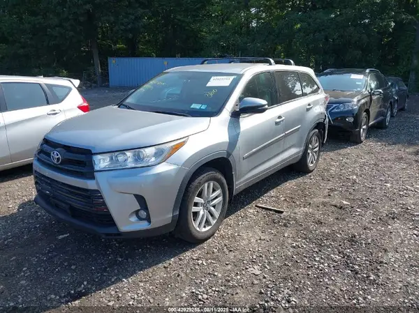 5TDBKRFHXGS232584 2016 TOYOTA HIGHLANDER - Image 2