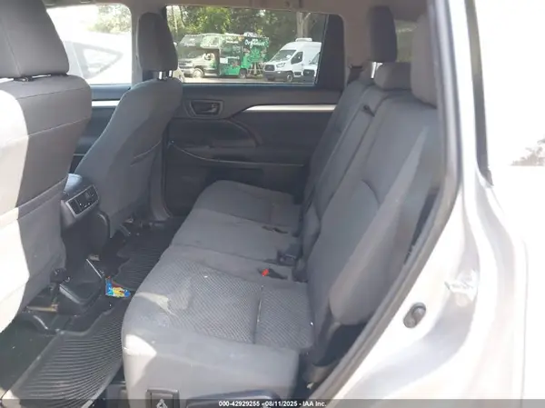 5TDBKRFHXGS232584 2016 TOYOTA HIGHLANDER - Image 8