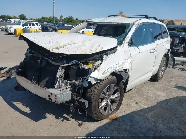 5TDBKRFHXGS242144 2016 TOYOTA HIGHLANDER - Image 2