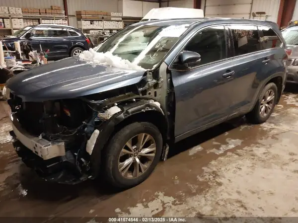 5TDBKRFHXGS273698 2016 TOYOTA HIGHLANDER - Image 2