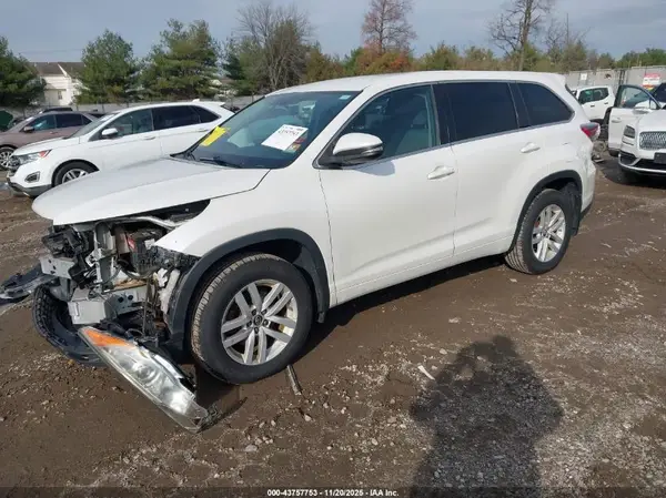 5TDBKRFHXGS334483 2016 TOYOTA HIGHLANDER - Image 2