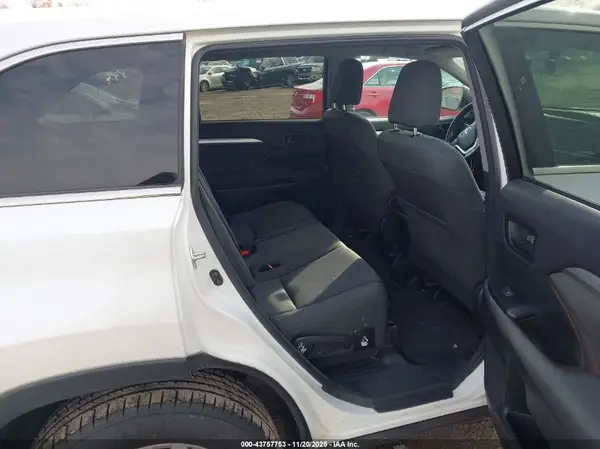5TDBKRFHXGS334483 2016 TOYOTA HIGHLANDER - Image 8