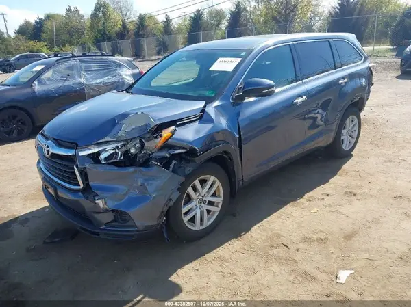 5TDBKRFHXGS334676 2016 TOYOTA HIGHLANDER - Image 2
