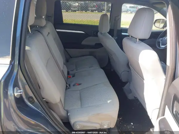 5TDBKRFHXGS334676 2016 TOYOTA HIGHLANDER - Image 8
