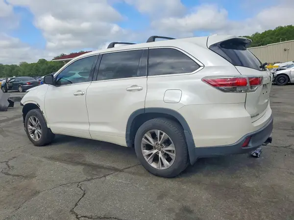 5TDBKRFHXGS336685 2016 TOYOTA HIGHLANDER - Image 2