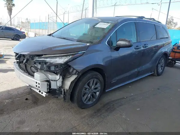 5TDBRKEC0MS073840 2021 TOYOTA SIENNA - Image 2