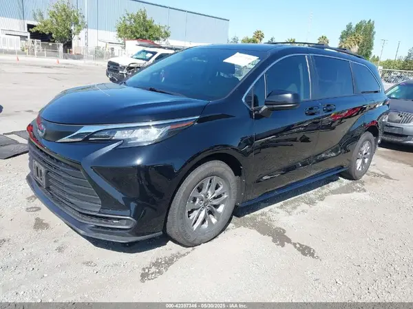 5TDBRKEC0NS102741 2022 TOYOTA SIENNA - Image 2