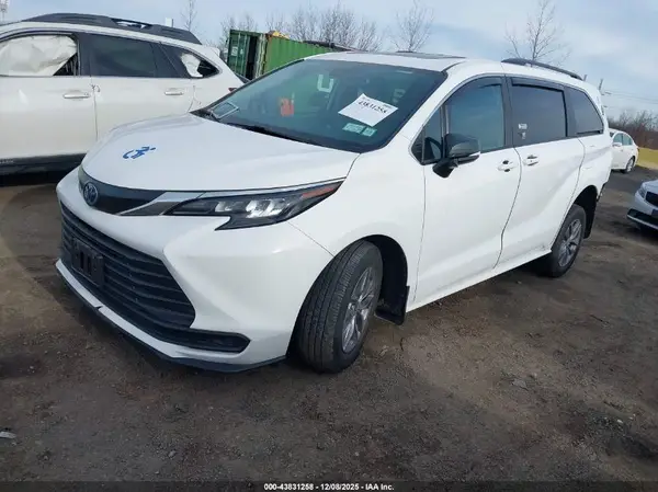 5TDBRKEC0RS189725 2024 TOYOTA SIENNA - Image 2
