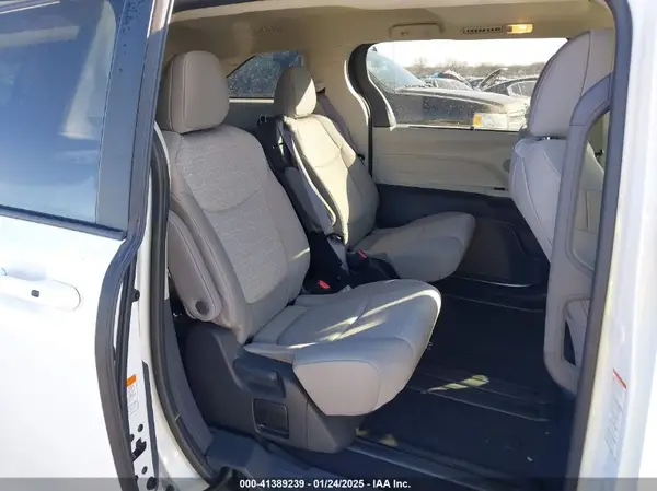5TDBRKEC0RS217006 2024 TOYOTA SIENNA - Image 8