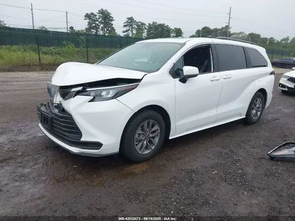 5TDBRKEC0SS232921 2025 TOYOTA SIENNA - Image 2