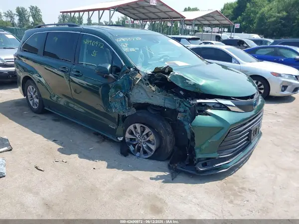 5TDBRKEC1MS004817 2021 TOYOTA SIENNA - Image 1