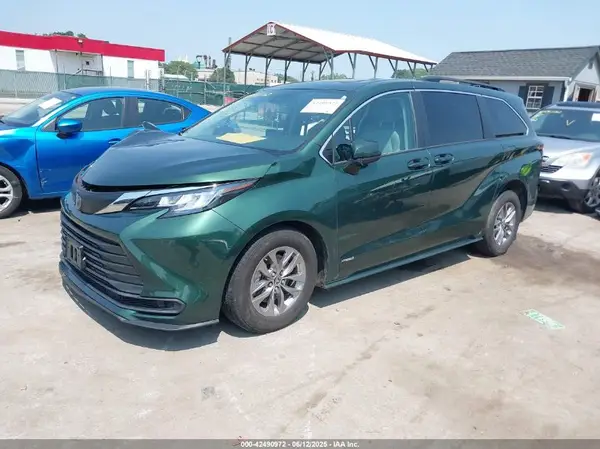 5TDBRKEC1MS004817 2021 TOYOTA SIENNA - Image 2