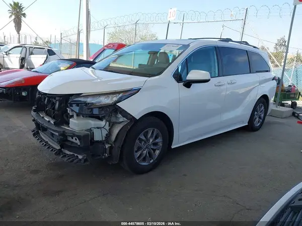 5TDBRKEC1NS081057 2022 TOYOTA SIENNA - Image 2
