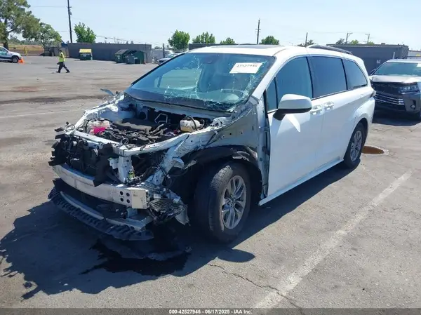 5TDBRKEC1NS104739 2022 TOYOTA SIENNA - Image 2