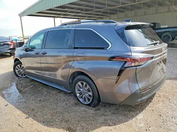 5TDBRKEC1PS160361 2023 TOYOTA SIENNA - Image 2