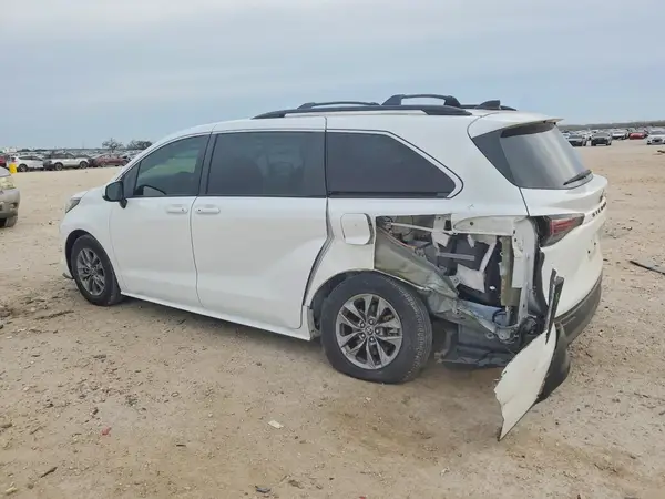 5TDBRKEC1PS175295 2023 TOYOTA SIENNA - Image 2