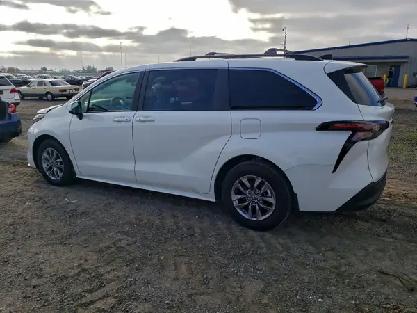 5TDBRKEC1RS224417 2024 TOYOTA SIENNA - Image 2