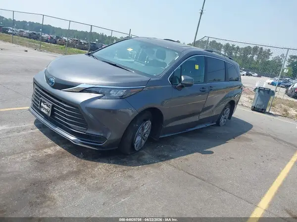 5TDBRKEC1SS248481 2025 TOYOTA SIENNA - Image 2
