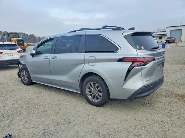 5TDBRKEC2MS002834 2021 TOYOTA SIENNA - Image 2