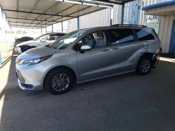 5TDBRKEC2RS204077 2024 TOYOTA SIENNA - Image 1