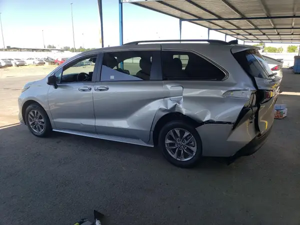 5TDBRKEC2RS204077 2024 TOYOTA SIENNA - Image 2