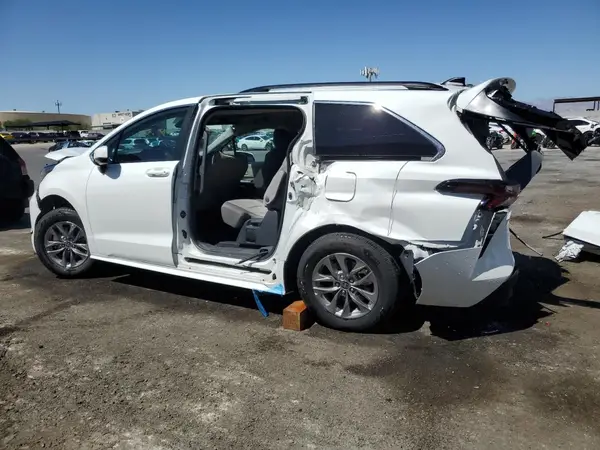 5TDBRKEC2RS208744 2024 TOYOTA SIENNA - Image 2