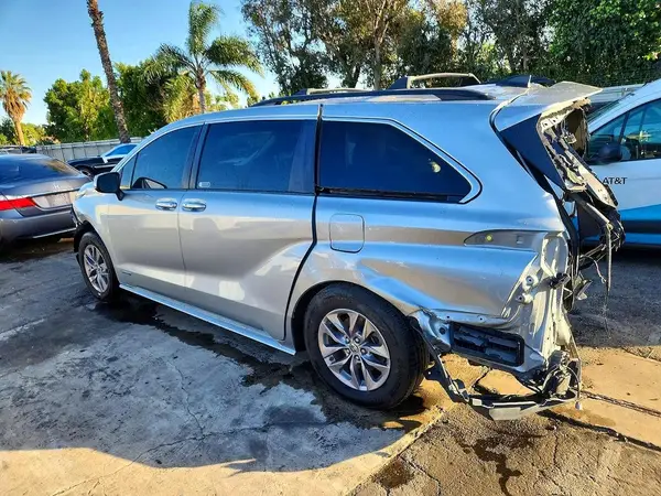 5TDBRKEC3MS034126 2021 TOYOTA SIENNA - Image 2
