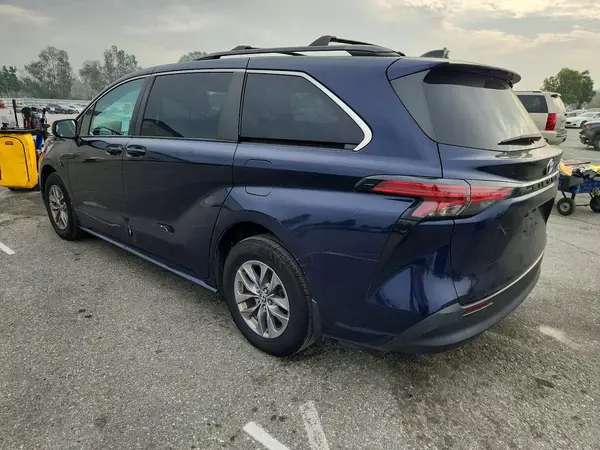 5TDBRKEC3NS131814 2022 TOYOTA SIENNA - Image 2