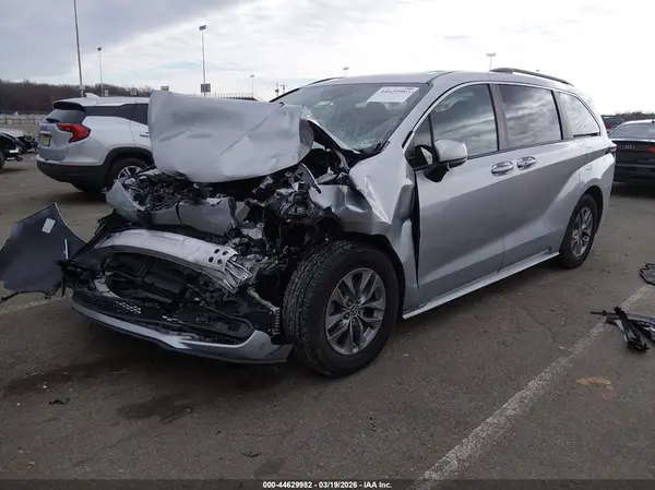 5TDBRKEC3PS168140 2023 TOYOTA SIENNA - Image 2