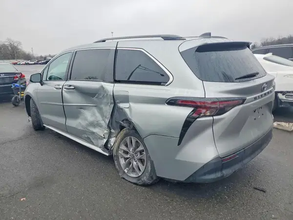 5TDBRKEC3PS173516 2023 TOYOTA SIENNA - Image 2