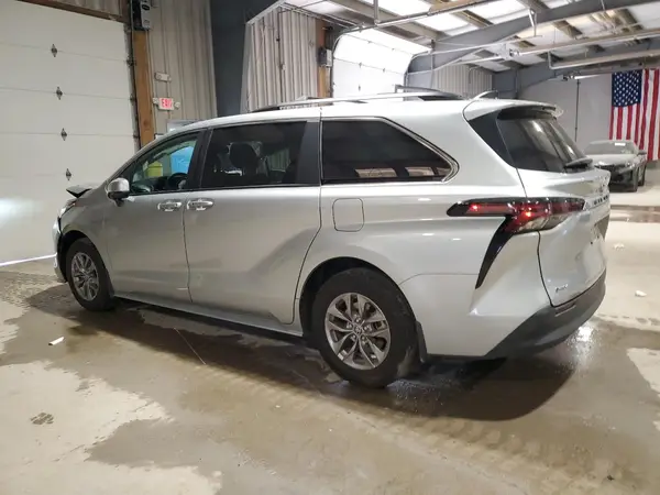 5TDBRKEC3SS239698 2025 TOYOTA SIENNA - Image 2