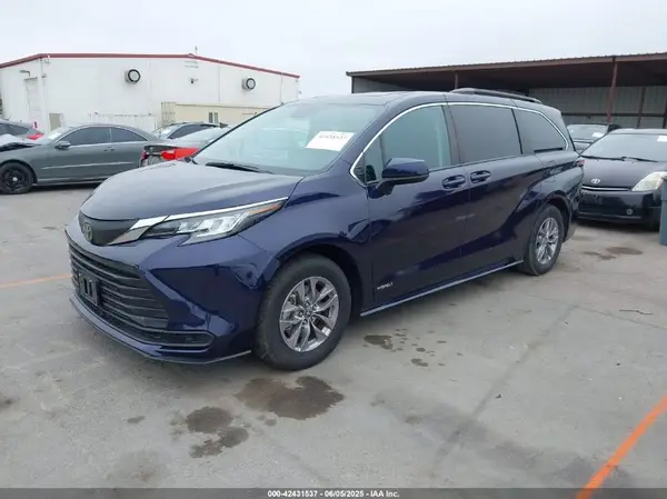 5TDBRKEC4MS005427 2021 TOYOTA SIENNA - Image 2