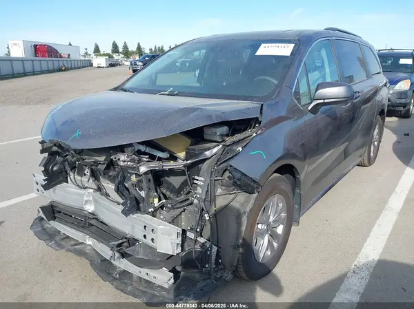 5TDBRKEC4PS174934 2023 TOYOTA SIENNA - Image 2