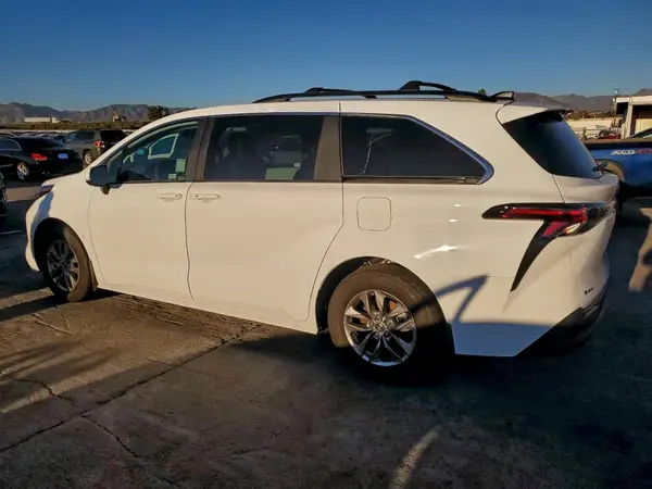 5TDBRKEC4SS255425 2025 TOYOTA SIENNA - Image 2