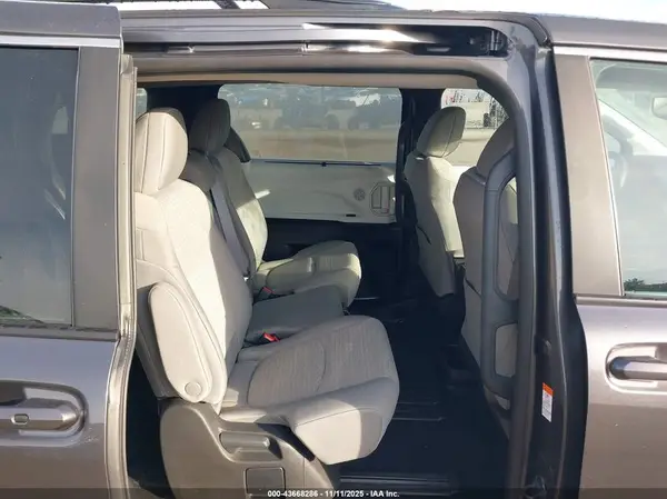 5TDBRKEC4SS263623 2025 TOYOTA SIENNA - Image 8