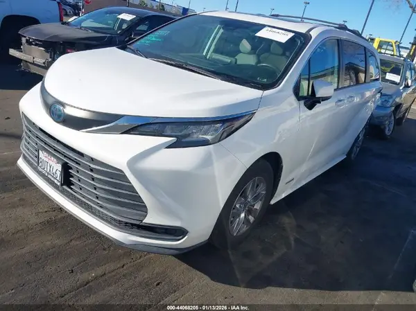 5TDBRKEC5MS019059 2021 TOYOTA SIENNA - Image 2