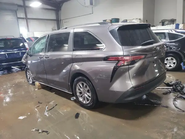 5TDBRKEC5MS022348 2021 TOYOTA SIENNA - Image 2