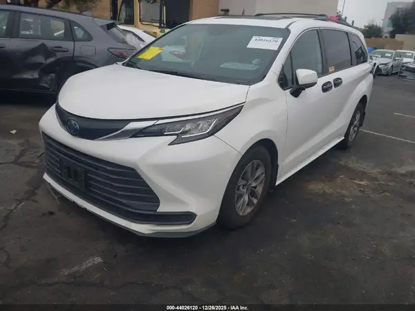 5TDBRKEC5NS133726 2022 TOYOTA SIENNA - Image 2