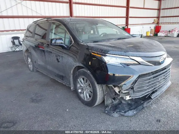 5TDBRKEC6NS086528 2022 TOYOTA SIENNA - Image 1